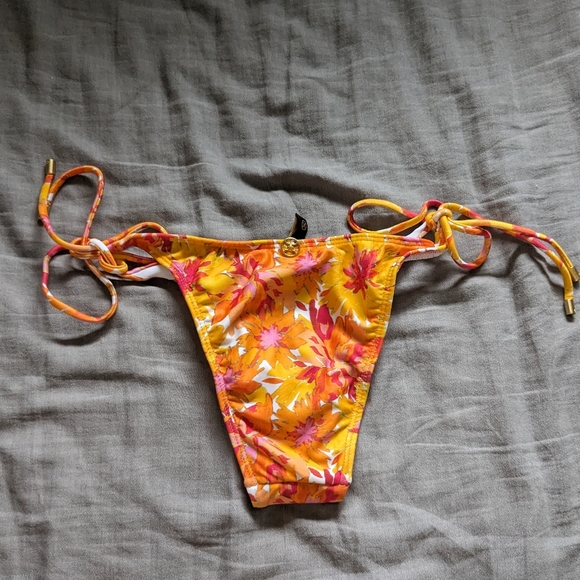 Vix Lowana Bikini Bottom Floral - Picture 2 of 3